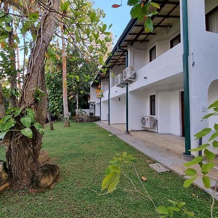 Villa Birdlake Hikkaduwa Buitenkant foto