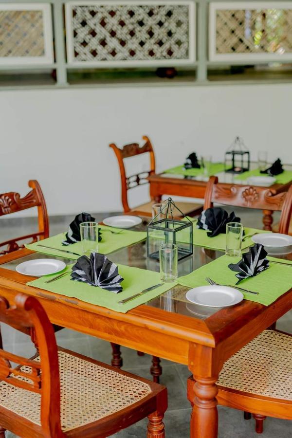 Villa Birdlake Hikkaduwa Buitenkant foto