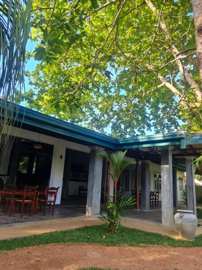 Villa Birdlake Hikkaduwa Buitenkant foto