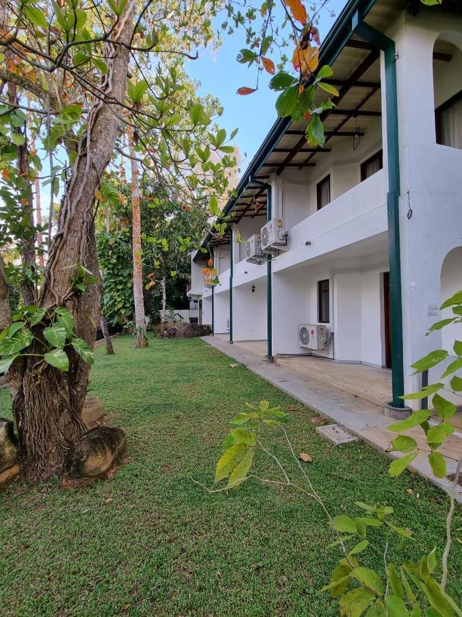 Villa Birdlake Hikkaduwa Buitenkant foto