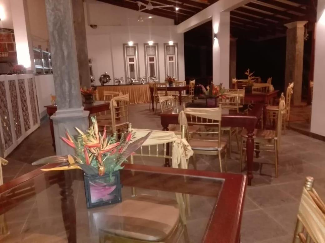 Villa Birdlake Hikkaduwa Buitenkant foto