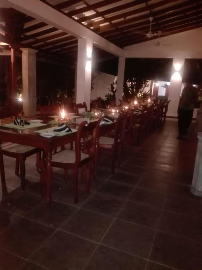 Villa Birdlake Hikkaduwa Buitenkant foto